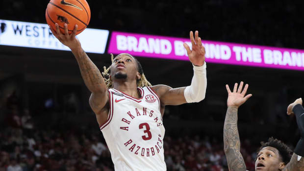 Razorbacks' El Ellis with a layup against Georgia